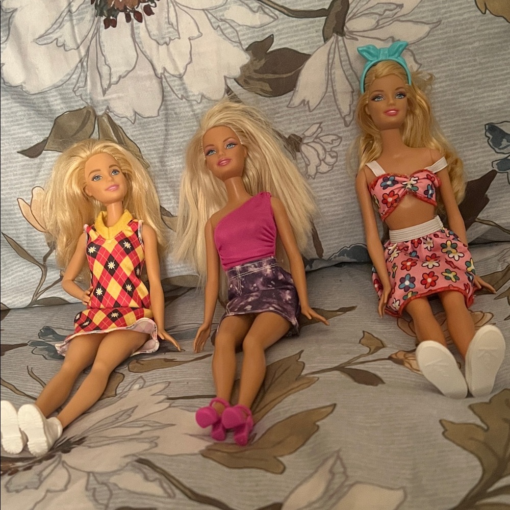 Barbie Dolls 3 Blonde - Three Fashion Dolls with Colorful Outfits